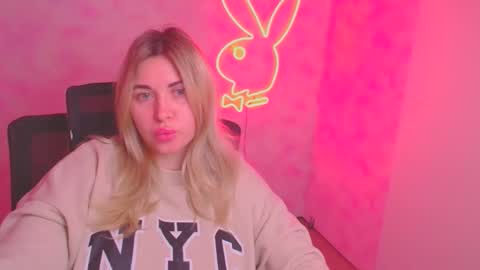 Chloe online show from November 24, 6:45 am