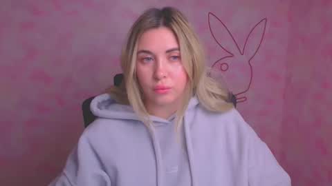 Chloe online show from November 27, 12:35 pm