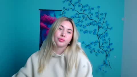 Chloe online show from November 22, 1:09 pm