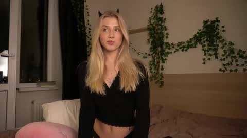 Snapshot of chloe_guidry chatting on October 25, 4:35 am Arianaa Mourrr online show from October 25, 4:35 am