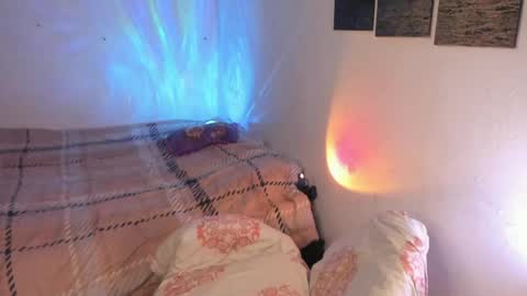 chloe_kisses online show from April 16, 11:32 am