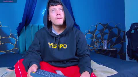 chloe_magnusknight_ online show from March 30, 12:05 pm