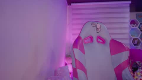 CLOE  online show from October 6, 8:59 pm