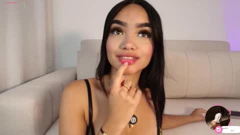 chloe online show from October 18, 10:30 am