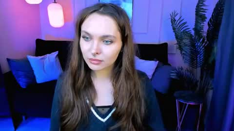 Chloe online show from July 28, 6:20 pm