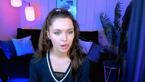 Chloe online show from July 28, 4:39 pm