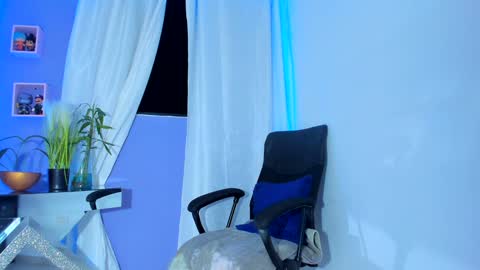 Snapshot of chloe_sweet7 chatting on January 15, 3:33 am Chloe Miller  online show from January 15, 3:33 am