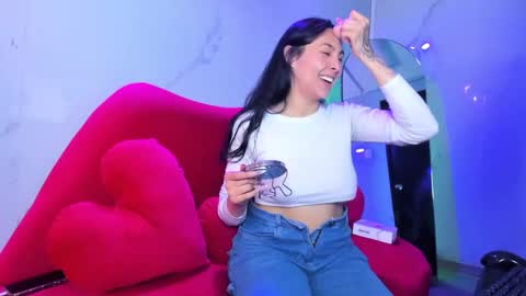 Snapshot of chloee_thompson chatting on September 23, 2:05 am ChloeeThompson online show from September 23, 2:05 am