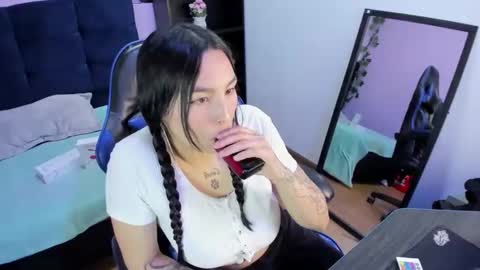 Snapshot of chloee_thompson chatting on October 22, 12:36 am ChloeeThompson online show from October 22, 12:36 am