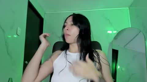 ChloeeThompson online show from December 23, 3:02 am