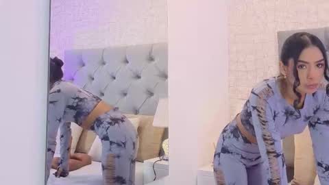 C H L O E  M O O N online show from March 25, 12:01 pm