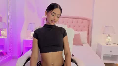 C H L O E  M O O N online show from July 14, 1:38 pm