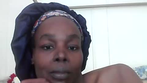 chocolatedrop_ online show from June 1, 7:04 pm