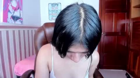  Laura  online show from March 5, 5:29 pm