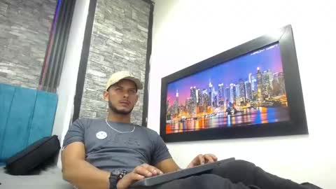 chris_dick2 online show from February 8, 7:45 am