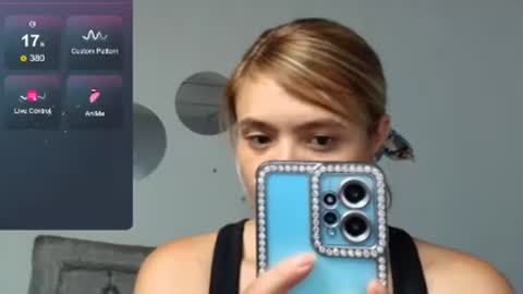 Snapshot of chris_sharon2023 chatting on February 16, 1:14 am Yarixa online show from February 16, 1:14 am