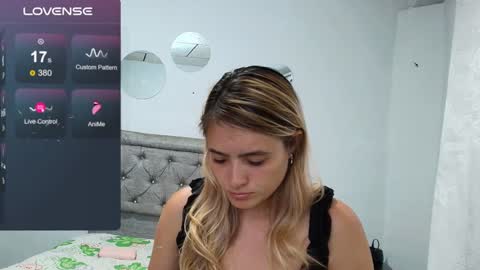 Snapshot of chris_sharon2023 chatting on January 25, 11:00 pm Yarixa online show from January 25, 11:00 pm