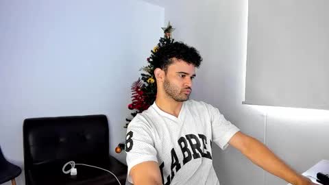 Im Chirs IM MODEL INDEPENDT online show from December 5, 5:11 pm