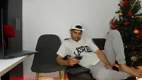 Im Chirs IM MODEL INDEPENDT online show from November 27, 2:19 am