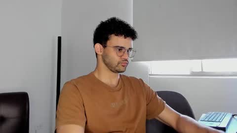 Im Chirs IM MODEL INDEPENDT online show from October 21, 3:48 pm