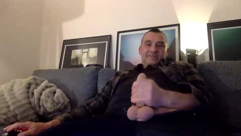 chrispanam13 online show from April 14, 8:23 pm