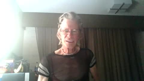 chrisssy780232 online show from June 13, 8:03 am