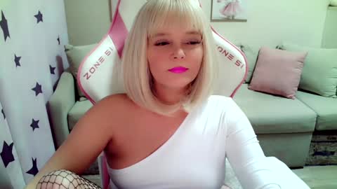 Christi online show from February 8, 8:09 am