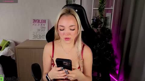 hristy3 online show from December 14, 12:39 am