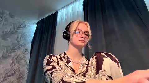 Cindi online show from November 14, 5:37 pm