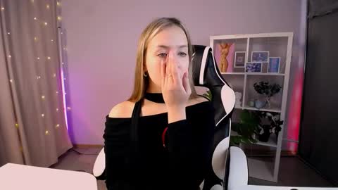 cindylovesmith online show from March 15, 6:07 am