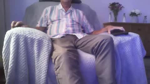 Snapshot of cineman22 chatting on October 26, 1:56 pm Cineman22 online show from October 26, 1:56 pm