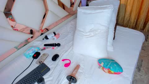 Cintia online show from October 8, 1:06 pm