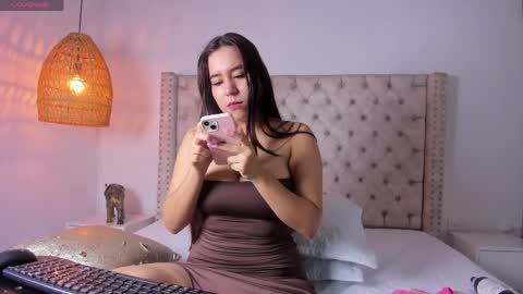 claire_mckenzie online show from May 9, 4:40 am