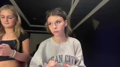 clairewalkerr online show from October 16, 12:43 am