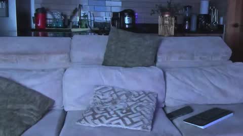 claytonburgues online show from February 22, 6:28 am