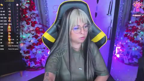 Snapshot of cleademon chatting on December 27, 3:37 pm Demon online show from December 27, 3:37 pm