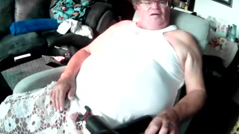 cleoiscuming online show from July 24, 1:41 pm