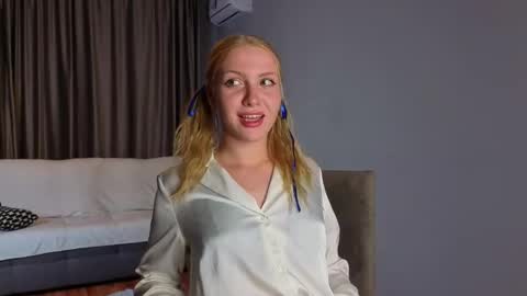 Snapshot of cleverblond chatting on October 24, 1:45 pm Alexandra online show from October 24, 1:45 pm