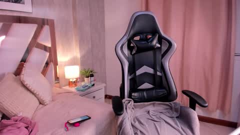 clhoe_johnson_ online show from October 2, 2:32 am