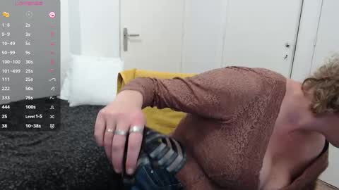 Syl  online show from October 6, 2:02 pm