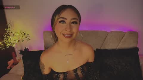 cloe_martinezz_ online show from June 19, 11:22 pm