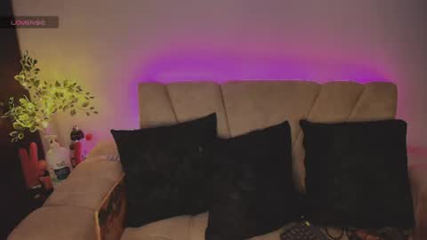 cloe_martinezz_ online show from June 23, 12:40 am