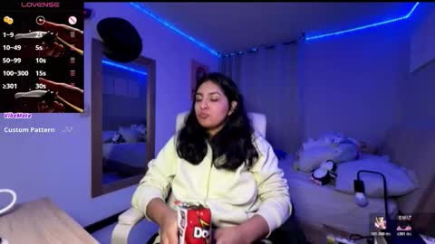 cloe small online show from November 8, 5:10 am