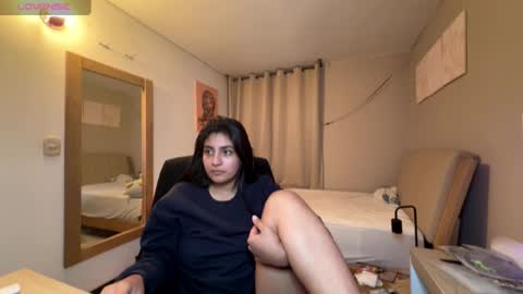 cloe small online show from February 23, 5:09 am