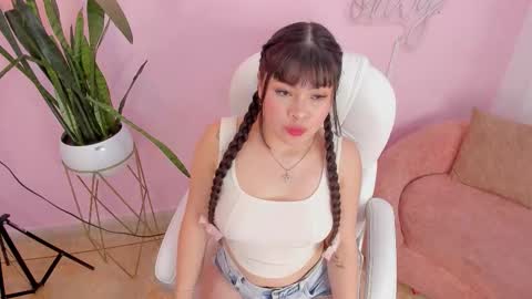 cloeparker_ online show from November 2, 11:43 am