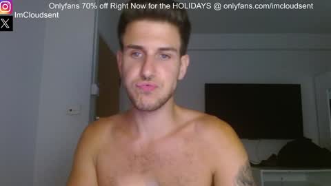 Snapshot of cloudsent chatting on January 4, 2:35 pm  35 videos 50 pictures ---- IGTwitter ImCloudsent online show from January 4, 2:35 pm