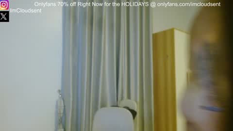 Snapshot of cloudsent chatting on January 1, 2:09 pm  35 videos 50 pictures ---- IGTwitter ImCloudsent online show from January 1, 2:09 pm