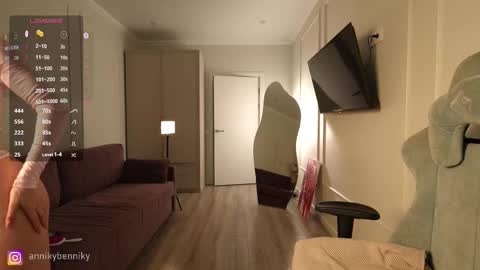 Anna online show from October 3, 7:44 pm