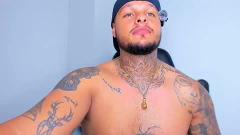 colin_fox1 online show from March 27, 1:44 am