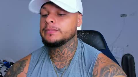 colin_fox1 online show from April 11, 4:22 pm